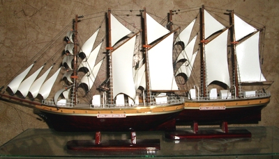 wood ship miniature dewaruci